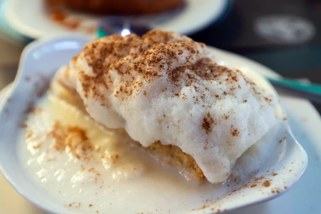 Tarta de Almendra con leche merengada