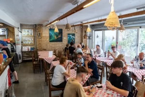 Dining room at the cantina de Ruzafa